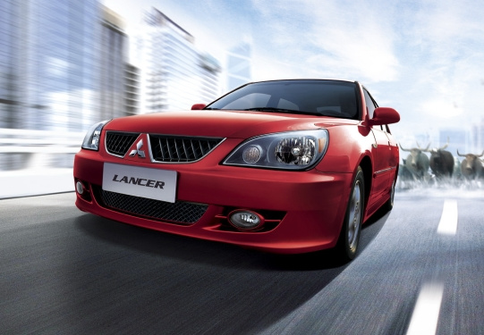 三菱蓝瑟车标,三菱自带尾翼的轿车蓝瑟