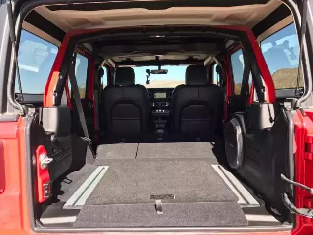 jeep牧马人爆改过的越野视频,全新换代jeep牧马人角斗士试驾