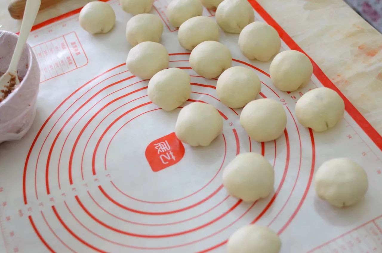 叉烧包流汁馅的调制,蜜汁叉烧包喷香流汁的2个小秘诀