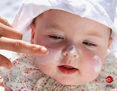 鼻翼两侧脏脏的,为什么鼻翼总是卡粉