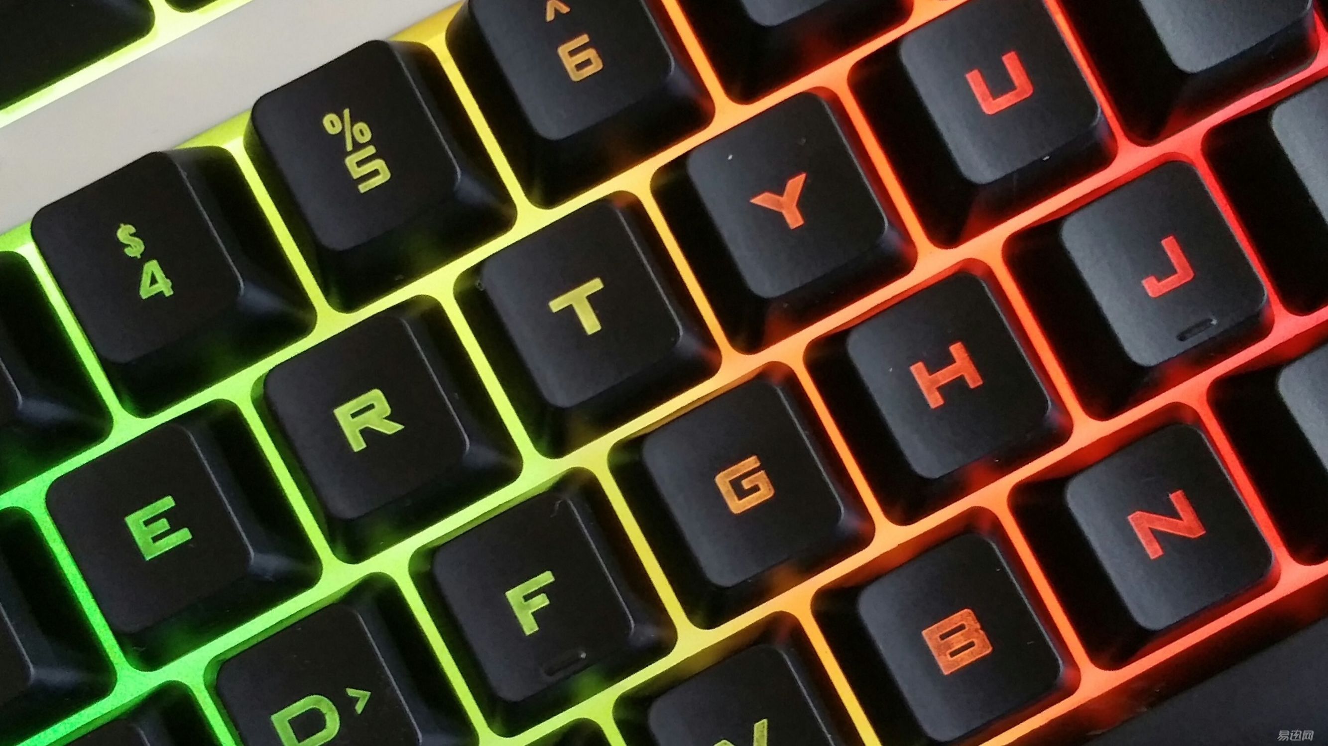 机械键盘性价比天花板100左右,机械键盘100到200什么牌子好