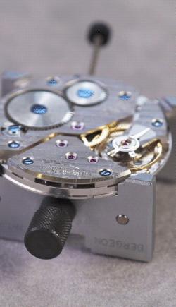 他能让钟表“起死回生”！对话全国劳模汤维新