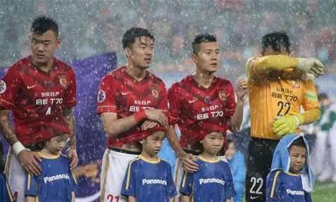 高尔夫球童年薪多少万,高尔夫球童最高收入