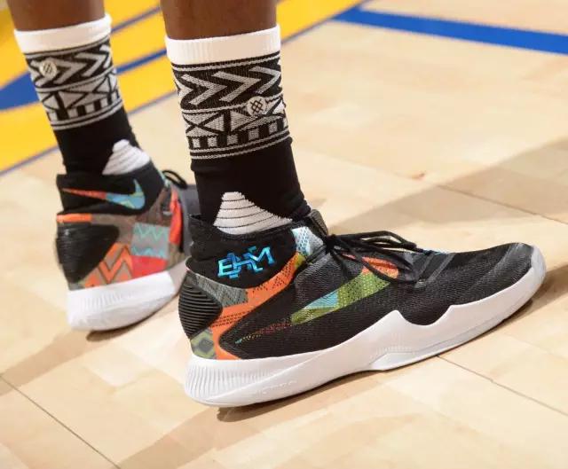 追梦格林童话球鞋,追梦格林的球鞋品牌叫什么