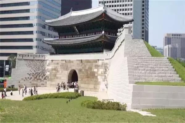 出境旅游需要身份证,出国游玩身份证办理