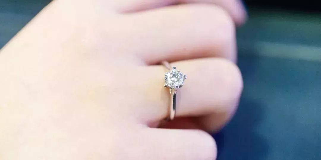 一夜之间，杭州姑娘账上突然多了一大笔资金！背后牵出惊人秘密……