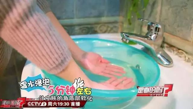 「涨姿势」随手一撕倒刺，她手指肿成萝卜！看完还敢手欠吗？