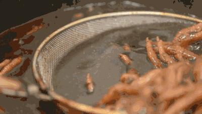 独门泡泡卤味？！温州网“黄”炸物店，三年爆开1000家……