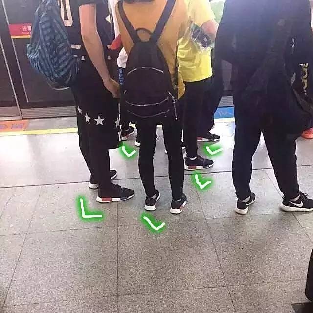 这双鞋有一个奇葩的名字，想必你们都知道了，叫TMD！