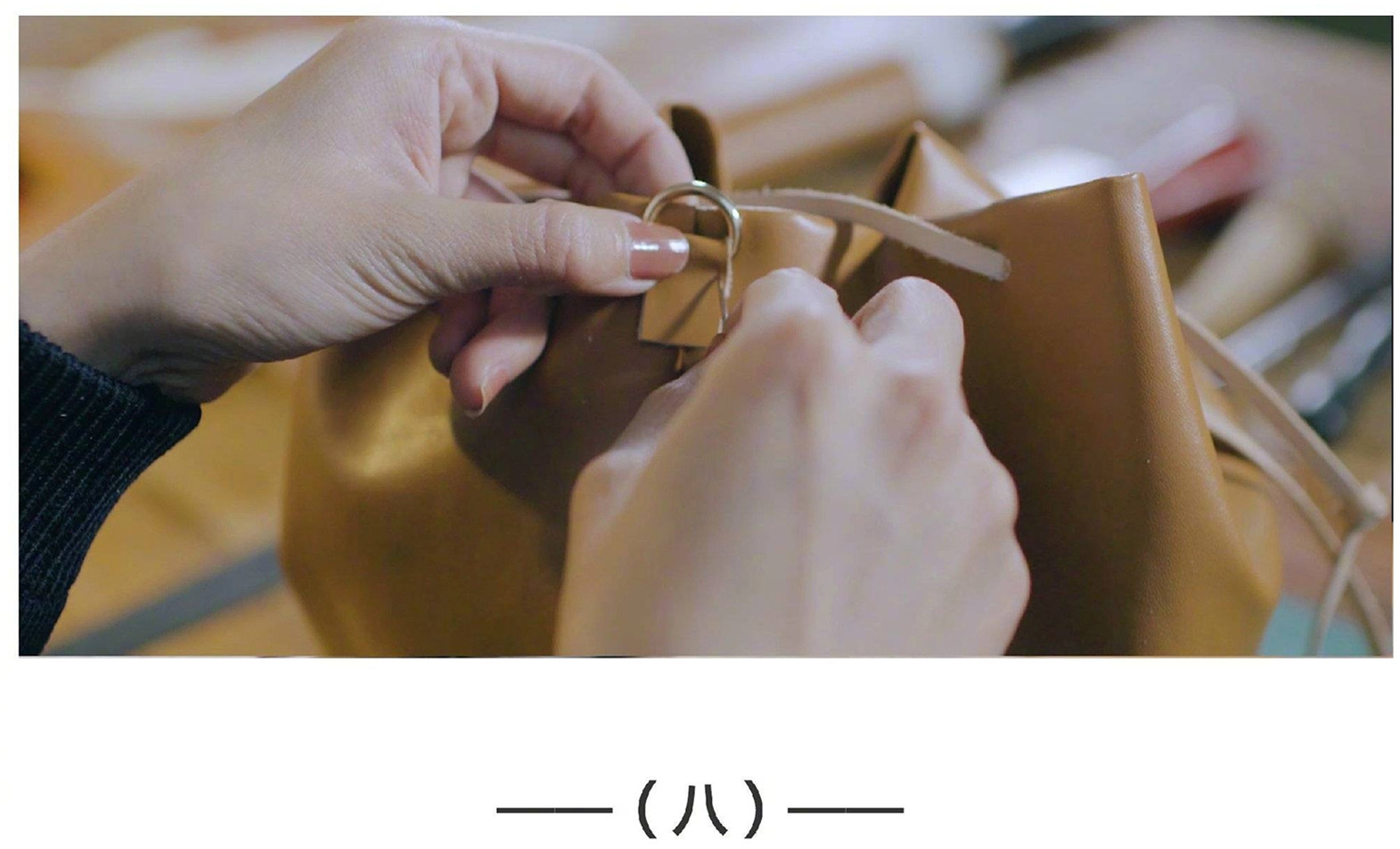 旧大衣咋处理？朋友咔咔两剪刀变背包，边角走线分毫不差！超完美