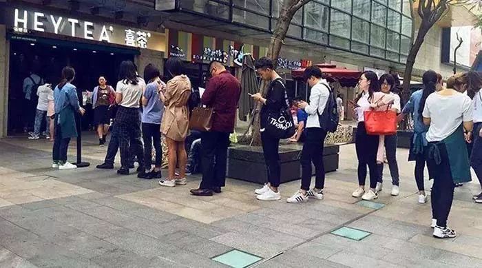 都在抨击“网红店”，可为什么消费者还是喜欢去网红店排队？