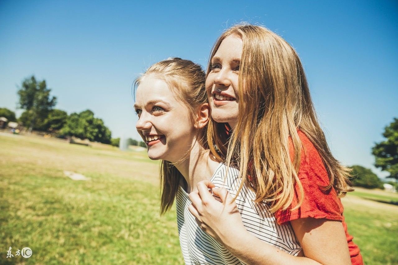 二十出头女生怎么赚钱,二十几岁的姑娘怎么挣钱