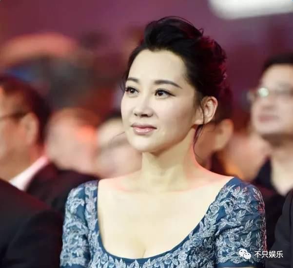 许晴到底是怎么保养的？48岁的年纪还有着少女的模样和*女熟**的身材