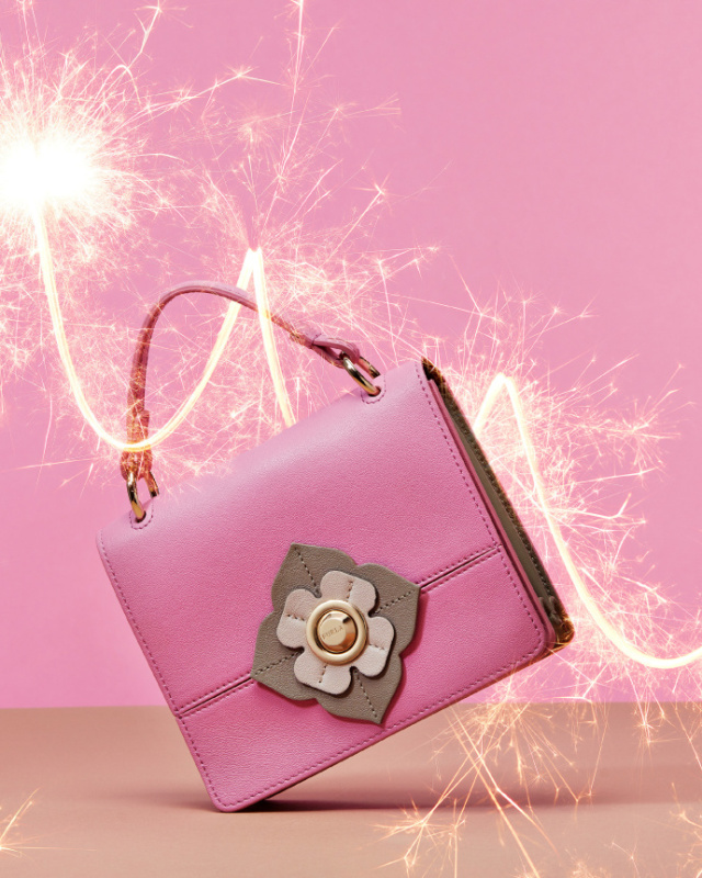 用一样东西完美宣示意大利的纯正血统，这款包包再适合不过啦~