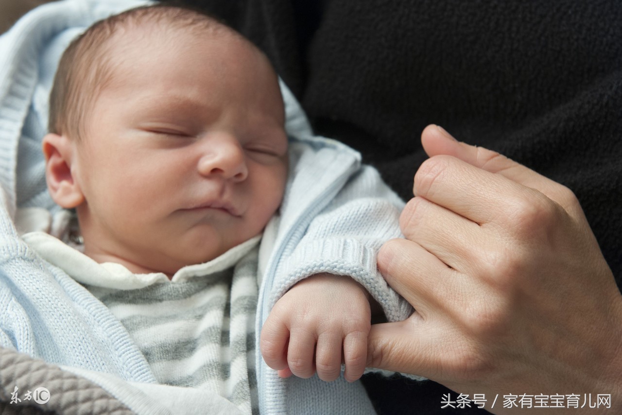 嫌弃宝宝刚出生的样子丑？这些新生儿外貌大反转的规律，你知道吗