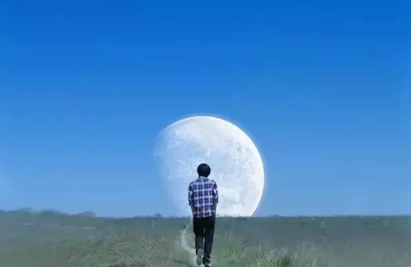 总有一个人在远方成为你的期待,每个人的内心都有一些想去的远方