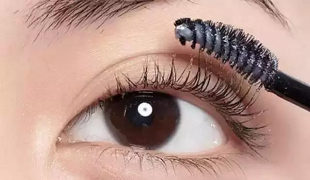 睫毛膏正确刷法，90%的人都刷错了！