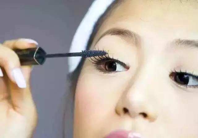 睫毛膏正确刷法，90%的人都刷错了！
