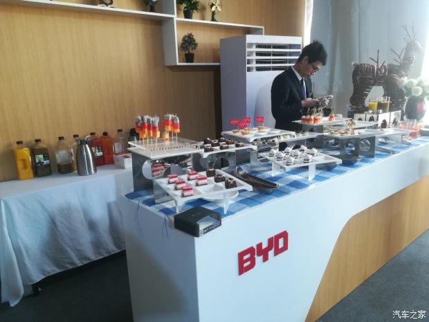 路不凡行非凡你见没见过这样的气场？