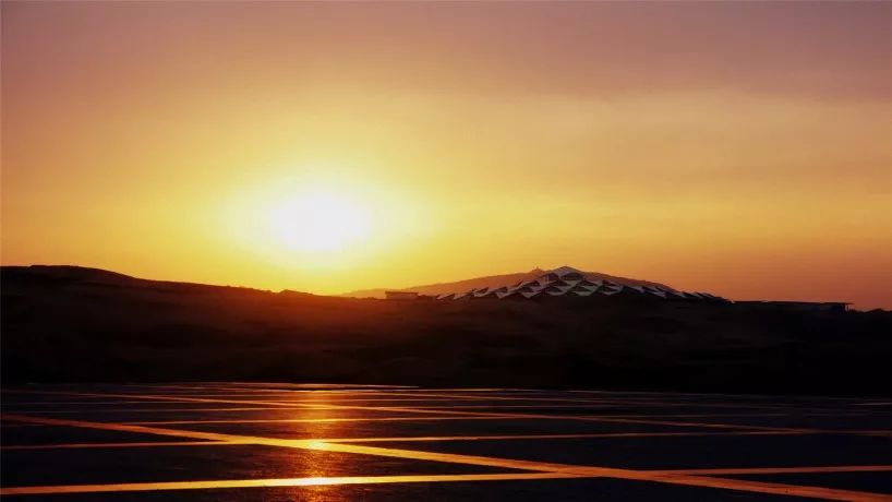 鑳藉湪娌欐紶鐪嬫槦绌虹殑閰掑簵,娌欐紶涓殑鑾茶姳閰掑簵