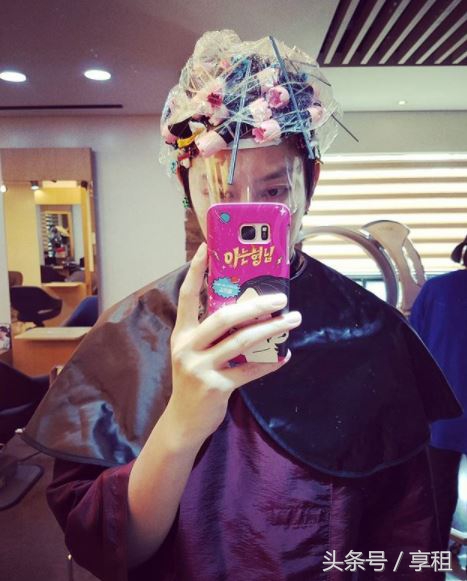 PGone手照细节被爆不伦恋，细数那些单靠手就可以火下去的玉手男