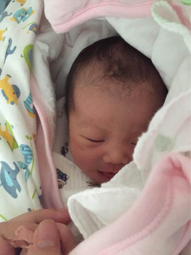 孕期症状大部分都是男孩的，孕前期没孕吐，生出来个小公主！