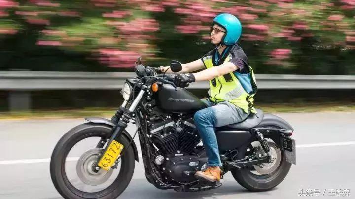 不羁的个性的他跨界玩玉雕，音乐艺人巫启贤都关注