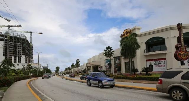 上午在广州捂白过严冬，下午在塞班岛放肆晒黑