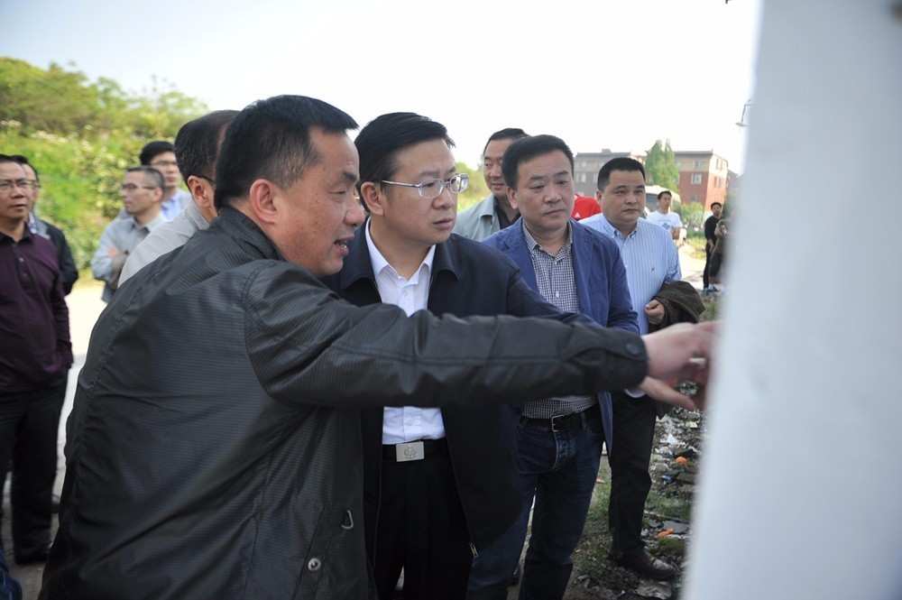 跟着党组织参观嘉兴南湖,街道各村环境持续整治行动