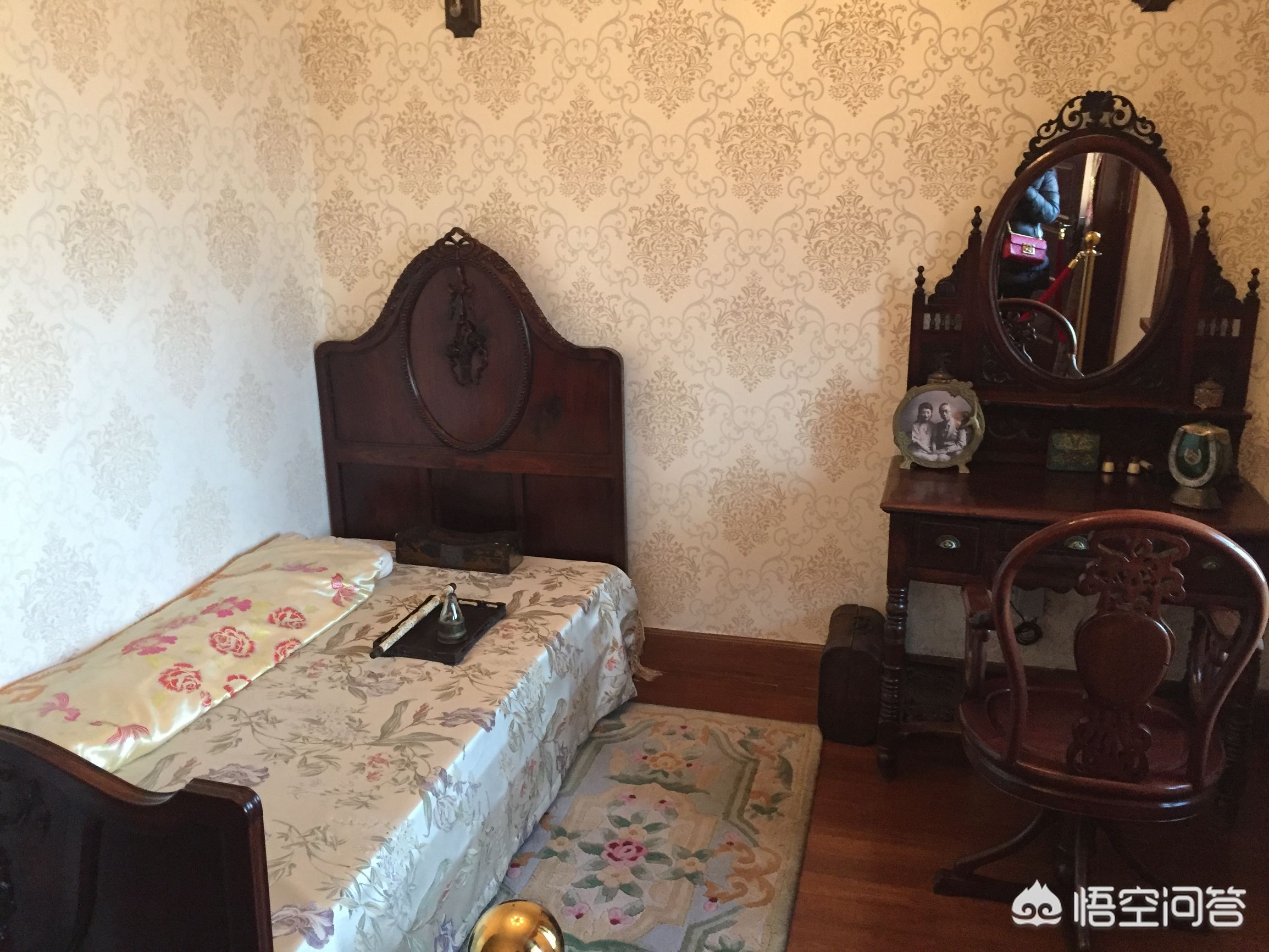 溥仪的妻子文绣和婉容照片,溥仪文绣婉容三人真实容貌