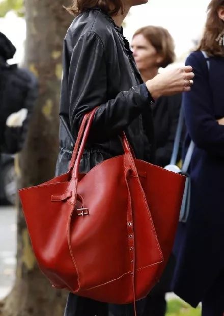 中外差价大比拼｜这些国家买包包才最便宜，最多能差出5万！