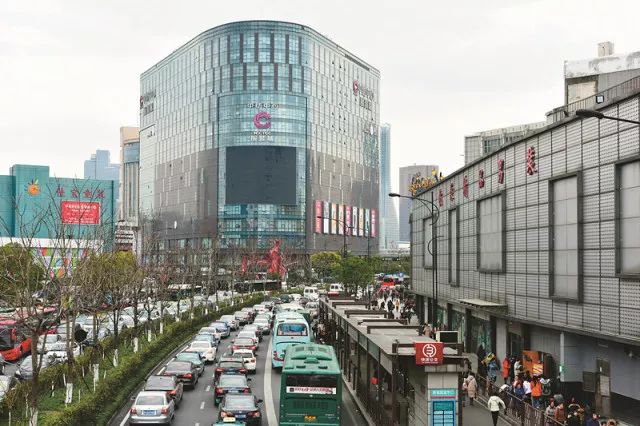 一家小店铺的迎宾月入过万！四季青、海宁皮革城……他们正以你想不到的方式，制造春天