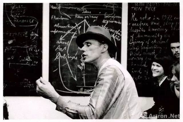 白南准与博伊斯,白南准向博伊斯致敬