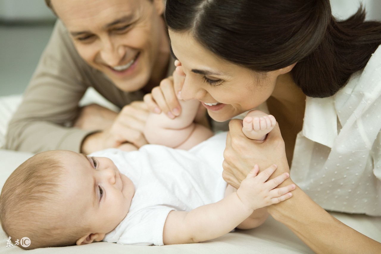 妈妈上火宝宝喝奶也上火怎么办,新生儿喝妈妈的奶会上火吗