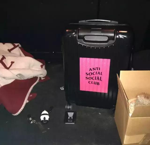 火炸天的羽绒服,rimowa新系列