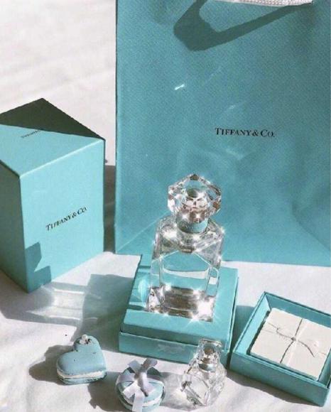 给人一种温柔清新洒脱的香水推荐,适合女孩子独特的香水