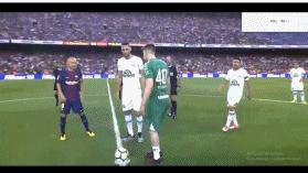 回顾2017的世界足坛，最让人泪流满面的的瞬间，你见过几个