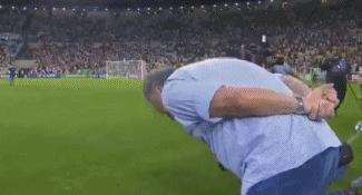 回顾2017的世界足坛，最让人泪流满面的的瞬间，你见过几个