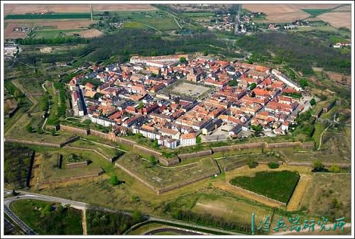 欧洲近代城塞攻防天才沃邦元帅教你用搞定美女的方式搞定棱堡