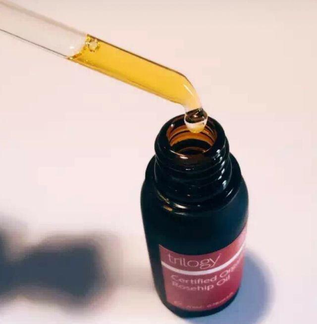 连Angelababy都怕的秋冬卡粉问题，用这10款美容油就能搞定！