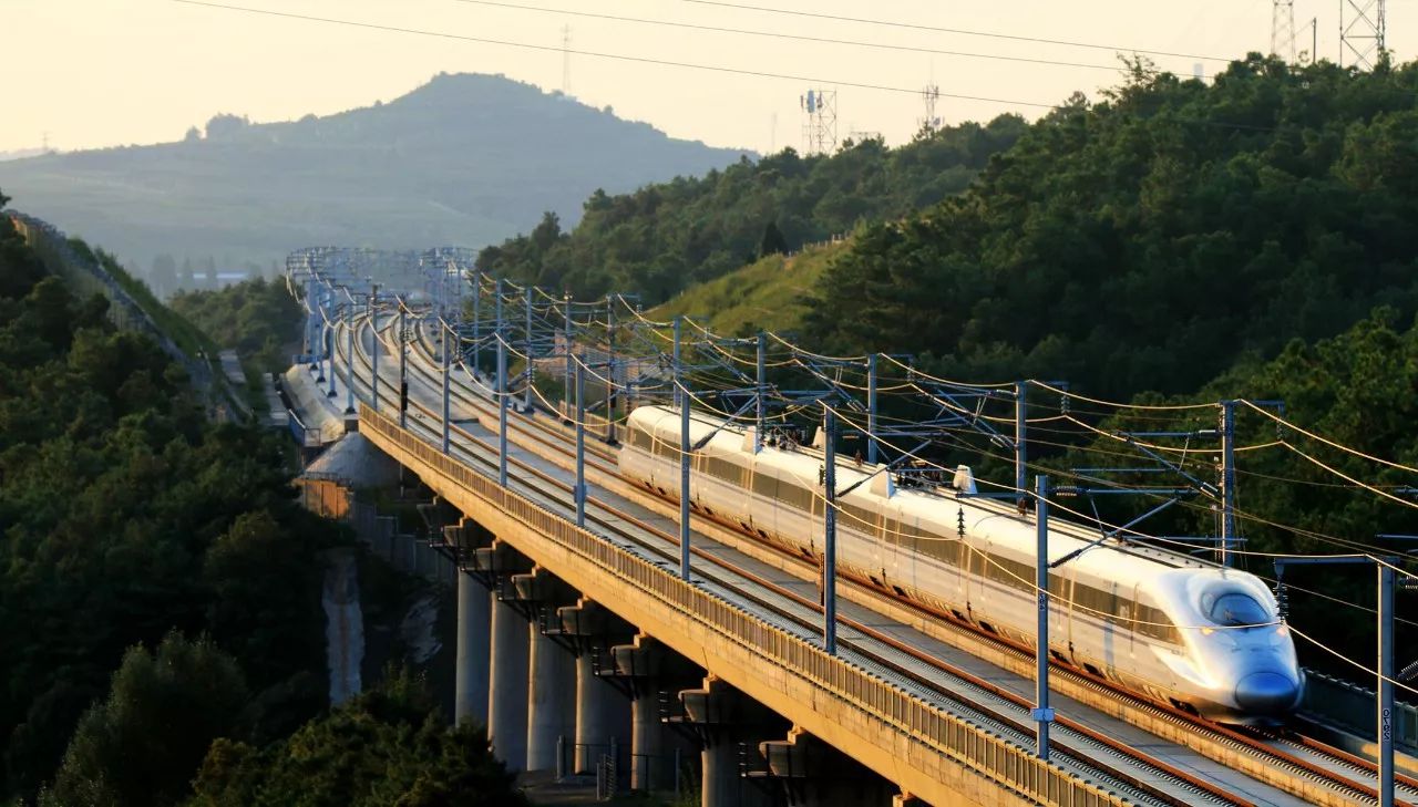 高速铁路是新四大发明之一吗,高铁为什么称为新四大发明