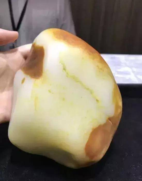 和田玉暴涨,和田玉为什么被称为疯狂的石头