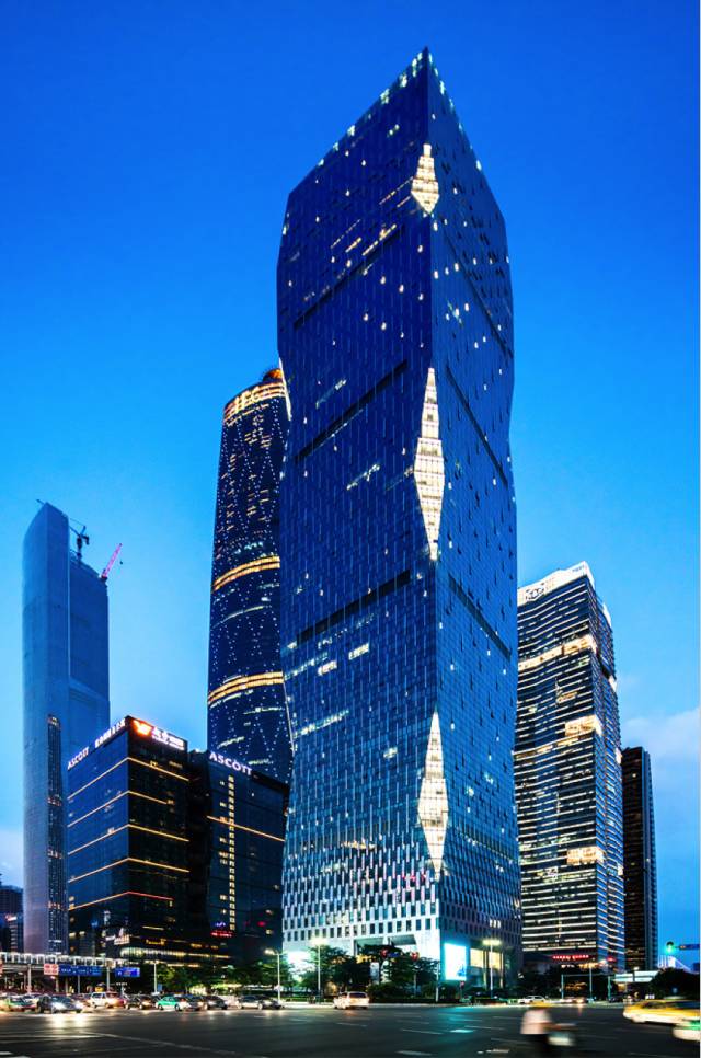 “她”这样被悦游宠爱了：营养餐、精华护理、360度造型服务、艺术中心畅游