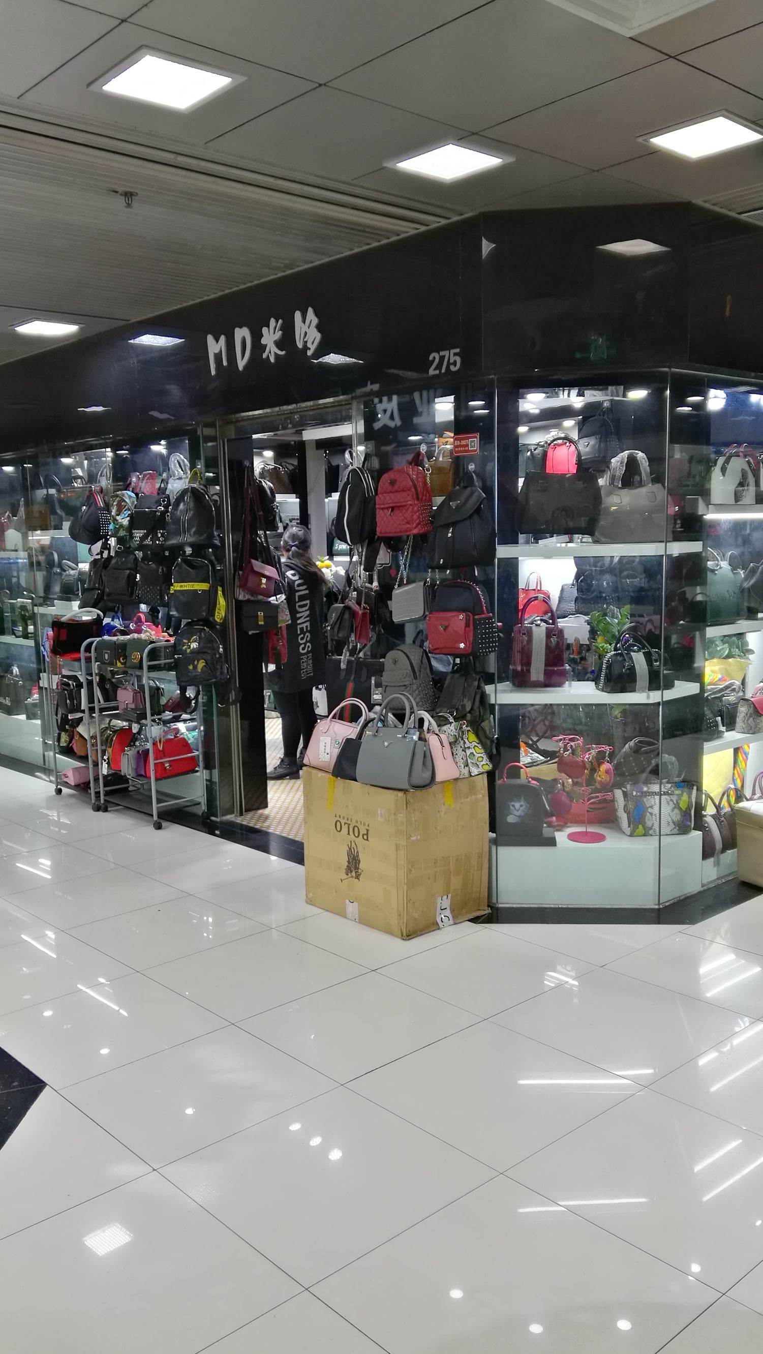 中国最大鞋服基地在哪里,中国最大的外贸服装批发市场