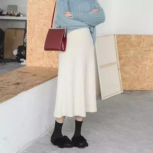 黑色紧身针织半身裙穿搭,高腰针织半身裙搭配什么上衣