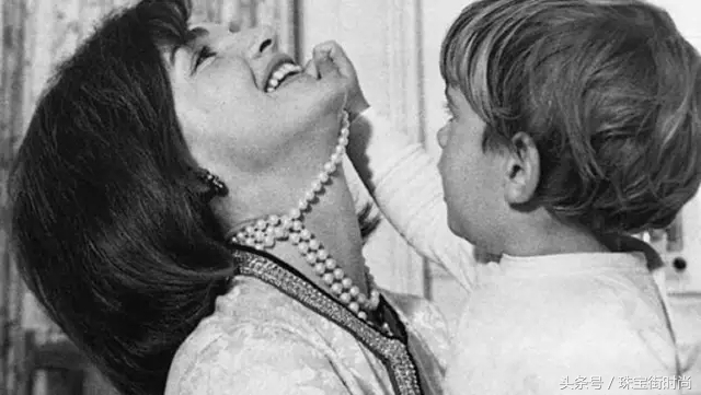 山寨珠宝竟然比正版贵,为什么珠宝都是假的啊