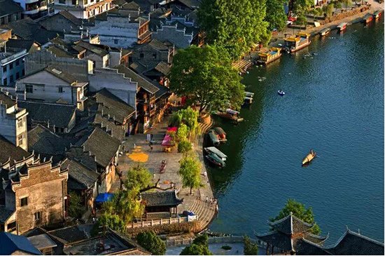 沈从文边城地方特色,沈从文边城指的是凤凰还是茶峒