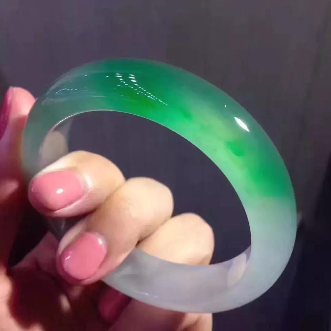 找谁说理去？30000买一只“翡翠”手镯，现在只值3000了？