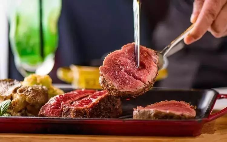 比较好吃的牛排推荐,京城最霸气的战斧牛排