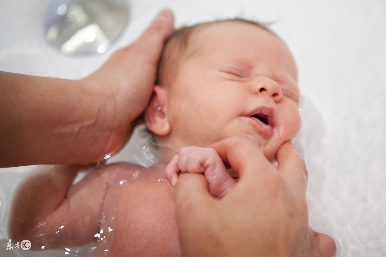 宝宝4个部位再脏也不能洗,新生儿怎么洗才正确